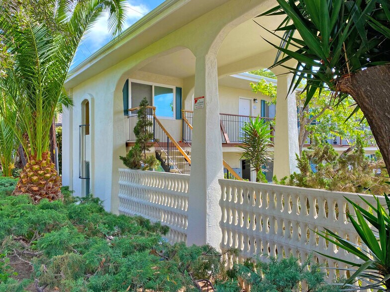 More Photos Of 1825 Chapala St, Santa Barbara Apartments For Sale