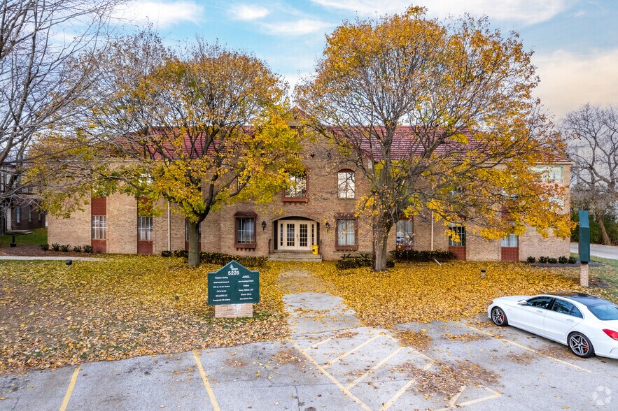 More Photos Of 5205 N Ironwood Ln, Milwaukee Unknown For Lease