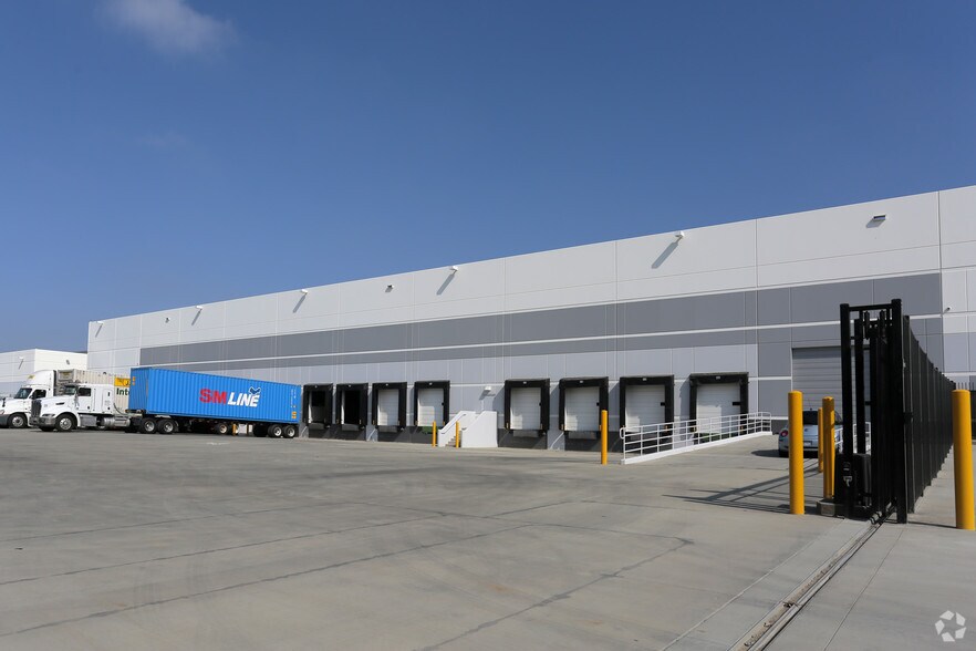 More Photos Of 4600 Conant St, Long Beach Warehouse For Lease