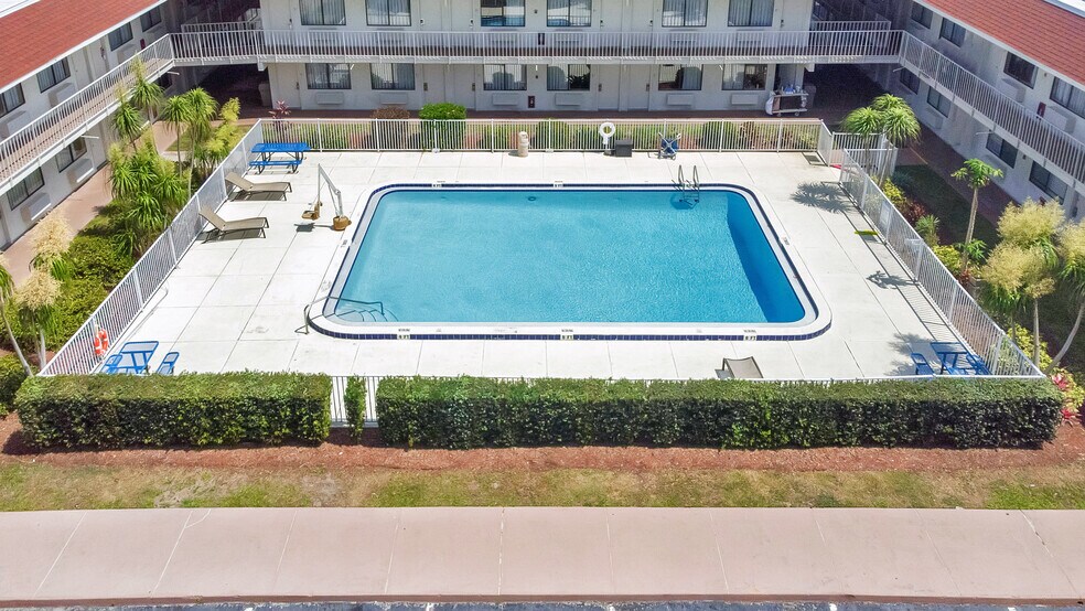 More Photos Of 7455 W Irlo Bronson Memorial Hwy, Kissimmee Hotel For Sale