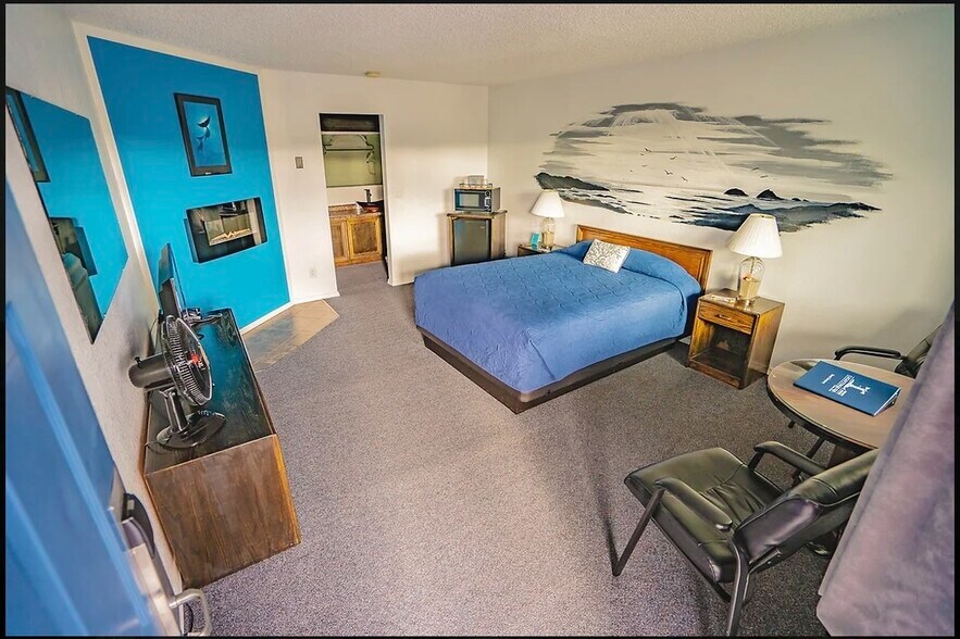 More Photos Of 460 Highway 101, Bandon Hotel For Sale