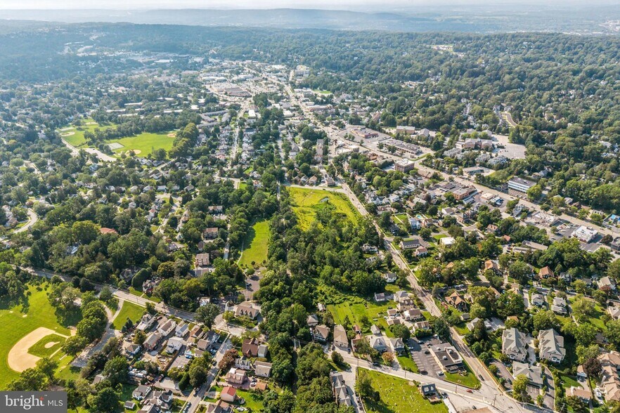 More Photos Of 405 W Wayne Ave, Wayne Office Residential For Sale