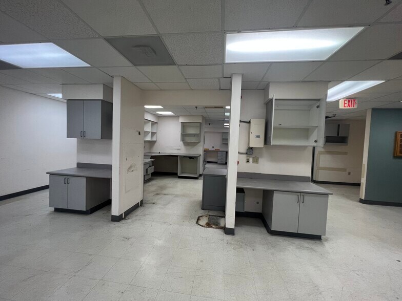More Photos Of 420 Tamiami Trl S, Venice Medical For Sale