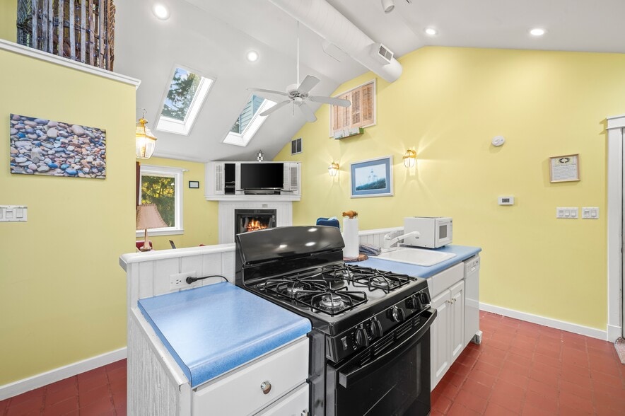 More Photos Of 231 E Buffalo St, New Buffalo Hotel For Sale