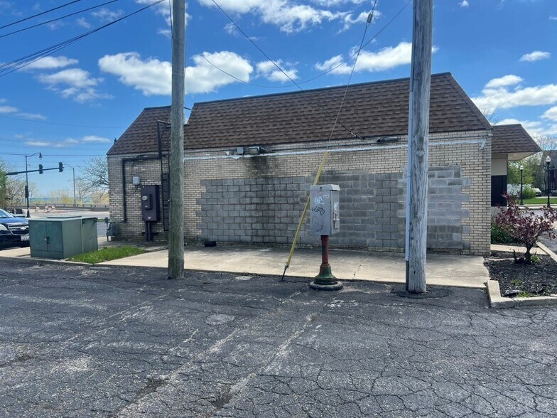 More Photos Of 226 S Sheridan Rd, Waukegan Restaurant For Sale