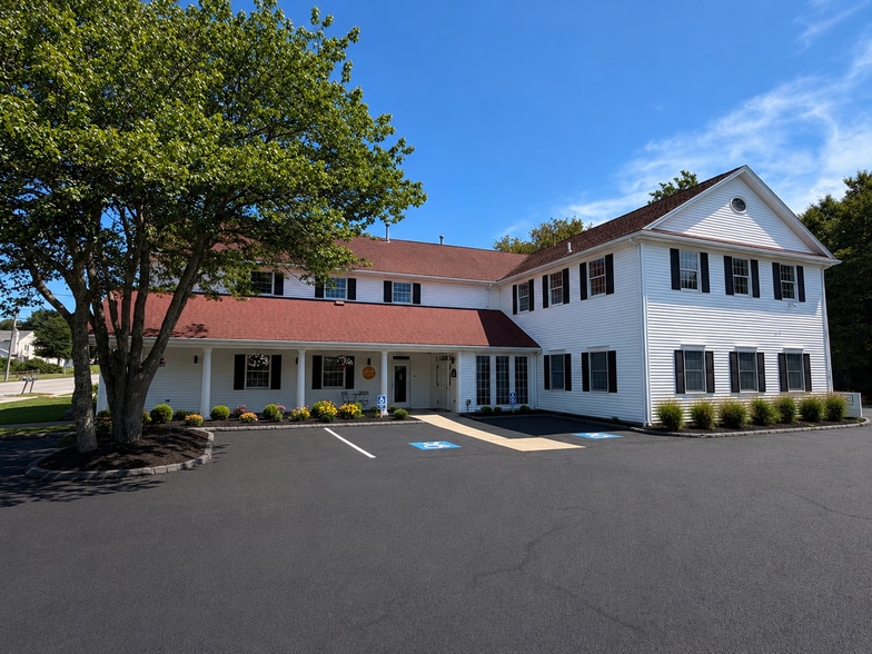 Primary Photo Of 158 S Broad St, Pawcatuck Medical For Lease