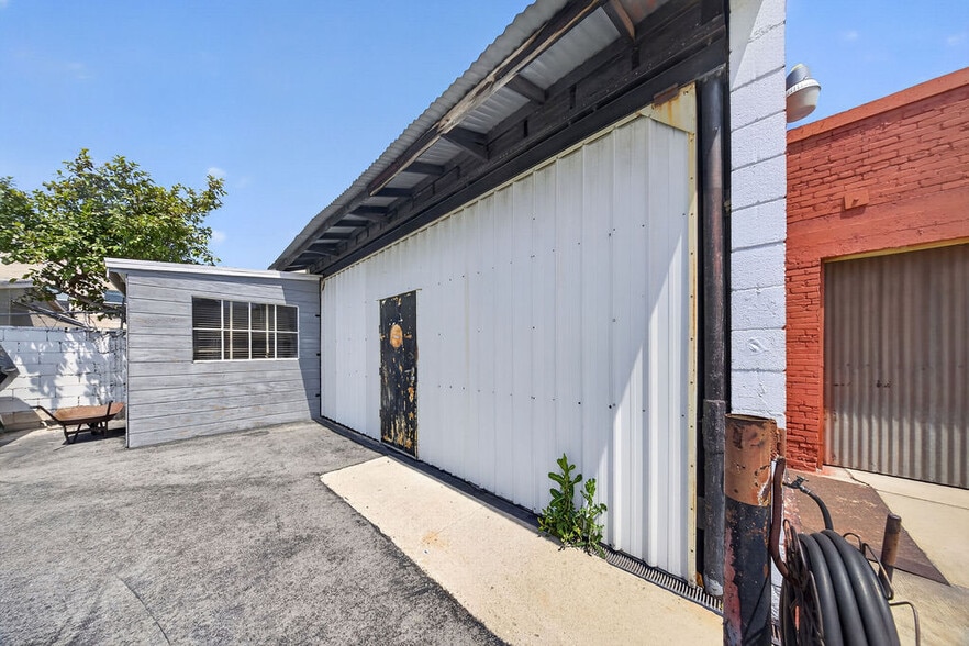 More Photos Of 959 Gower St, Los Angeles Auto Repair For Lease