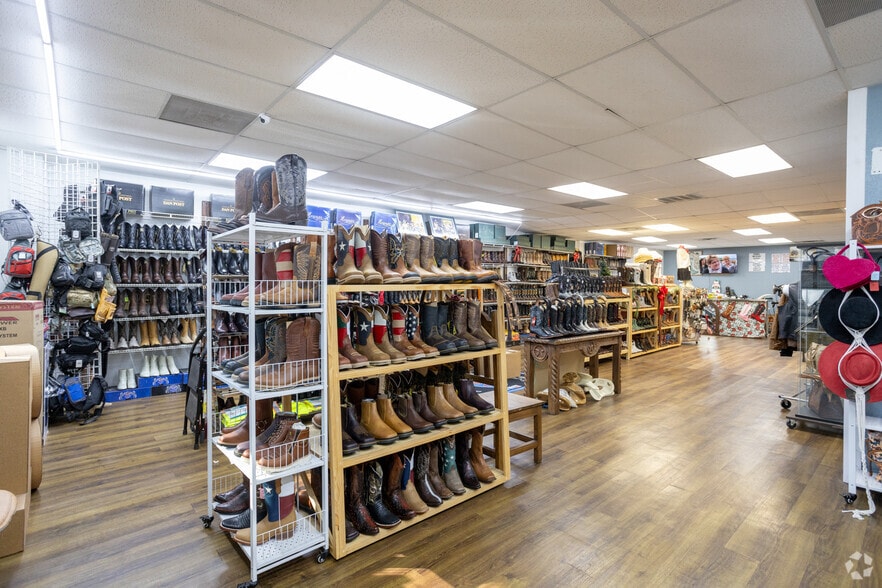 More Photos Of 8700 Long Point Rd, Houston Unknown For Lease