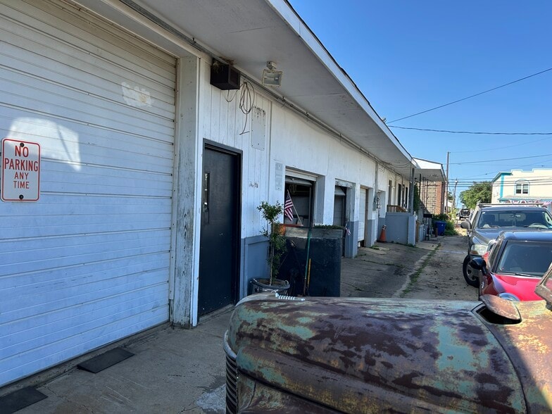 More Photos Of 9 W North St, Highlands Warehouse For Sale