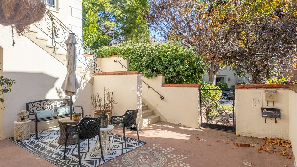 More Photos Of 205 S Reeves Dr, Beverly Hills Apartments For Sale