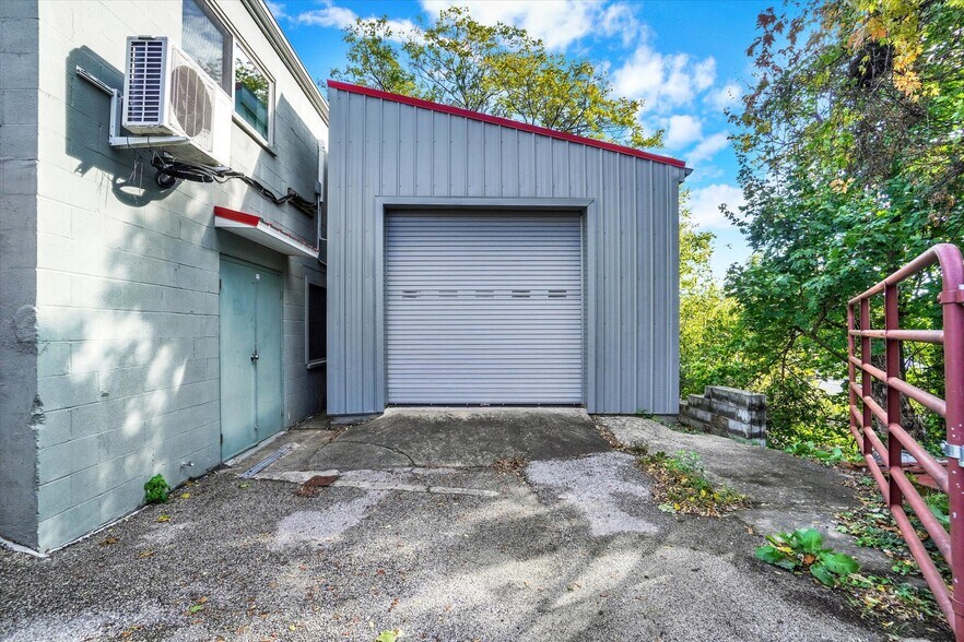 More Photos Of 321 Dewey St, York Distribution For Sale