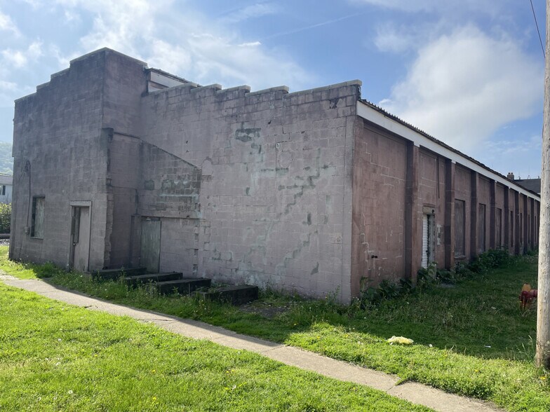 More Photos Of 500 N 5th St, Toronto Warehouse For Sale