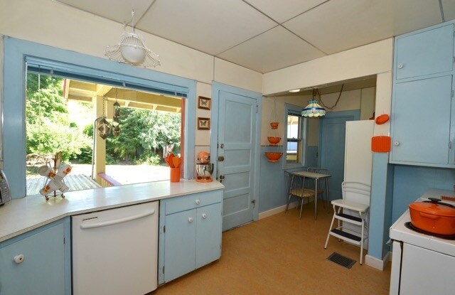 More Photos Of 2105 SE Ochoco St, Portland Office For Sale
