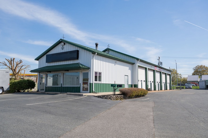 Primary Photo Of 1406 Main St, Stevensville Auto Dealership For Sale