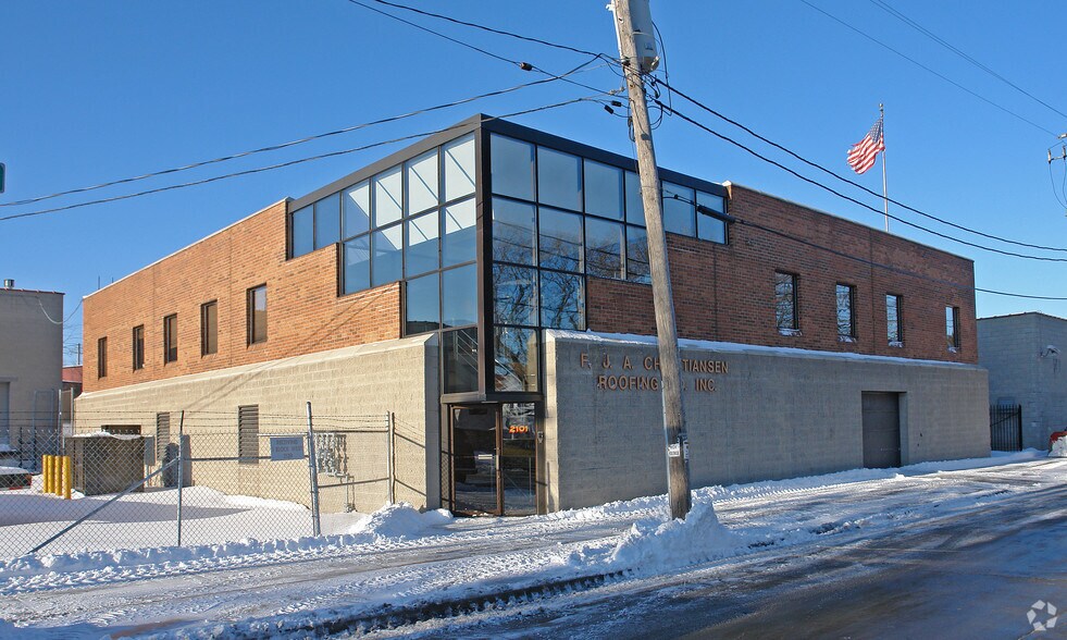 More Photos Of 2101 W Purdue St, Milwaukee Light Manufacturing For Lease
