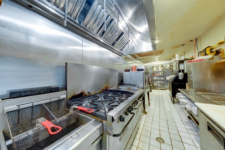 More Photos Of 17589 TX-19 Hwy, Montalba General Retail For Sale