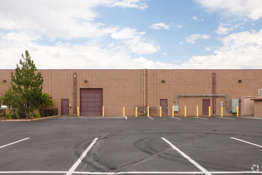 More Photos Of 1811 Pike Rd, Longmont Flex For Sale