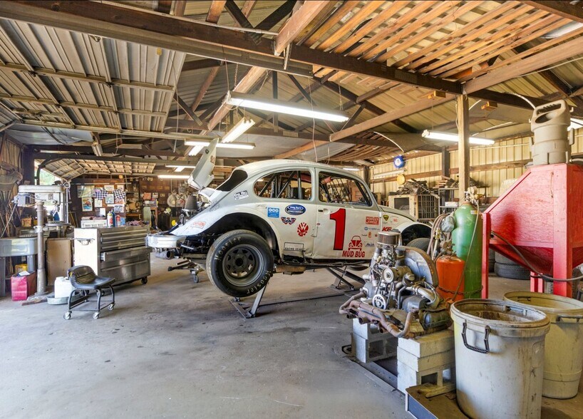 More Photos Of 11041 US Highway 69 N, Tyler Auto Repair For Sale