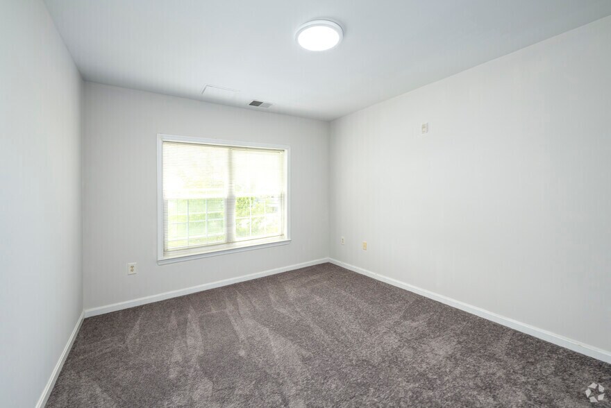 More Photos Of 130 Rollins Ave, Rockville Apartments For Lease