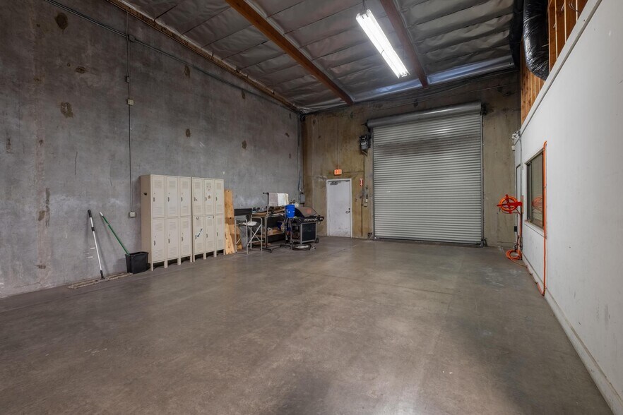 More Photos Of 22809 Lockness Ave, Torrance Warehouse For Sale