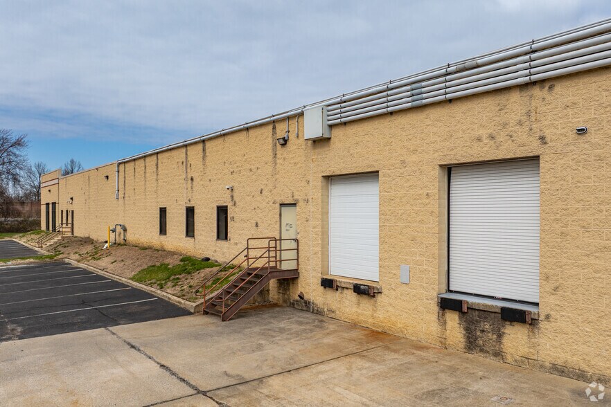 More Photos Of 100 Grove Rd, West Deptford Light Manufacturing For Lease