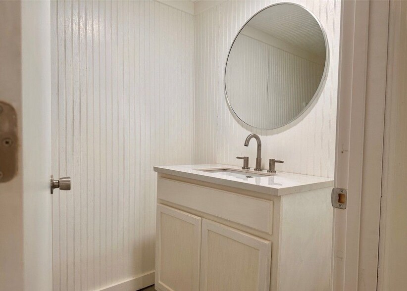 More Photos Of 114 W Commerce St, Greenville Storefront Retail Office For Sale