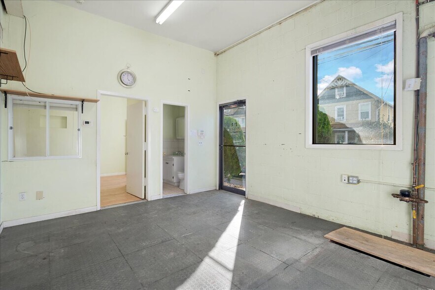 More Photos Of 217 Madison Ave, Port Chester Light Distribution For Sale