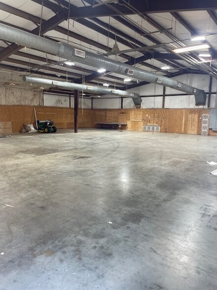 More Photos Of 1451 US-290, Dripping Springs Flex For Lease