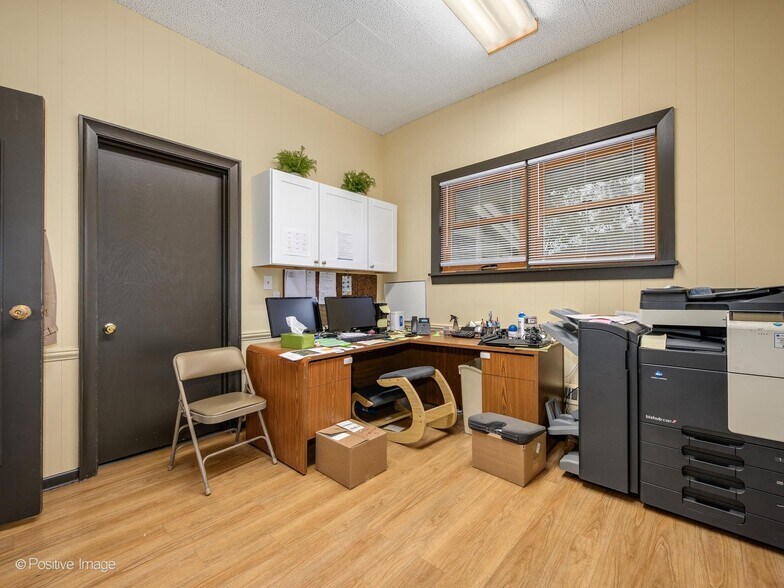 More Photos Of 9000 Kildare Ave, Skokie Specialty For Sale