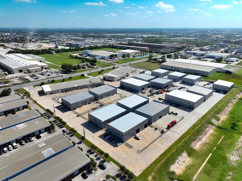 More Photos Of 11755 W Little York Rd, Houston Unknown For Lease