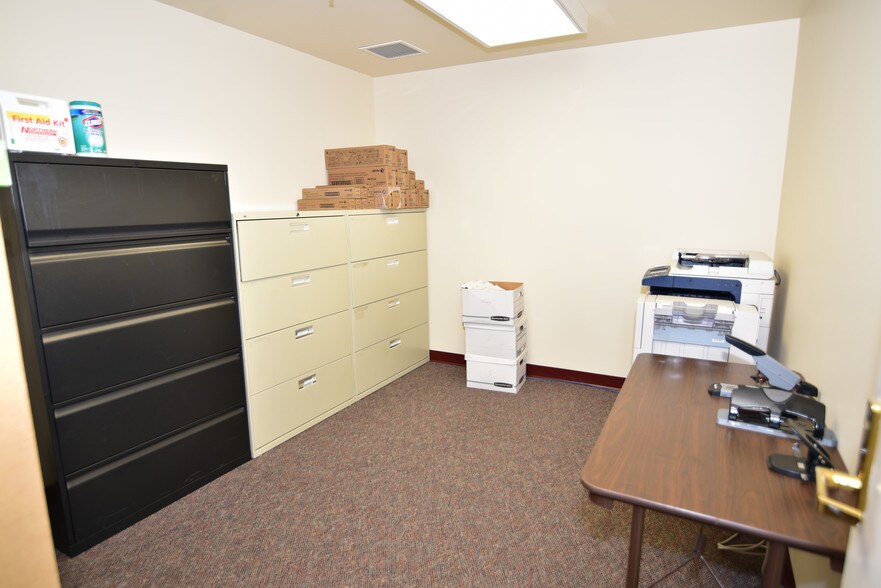 More Photos Of 70 Industrial Park Dr, Waldorf Warehouse For Lease