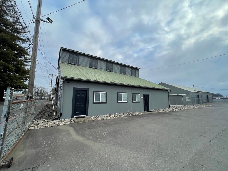 More Photos Of 2990 Portland Rd NE, Salem Warehouse For Lease