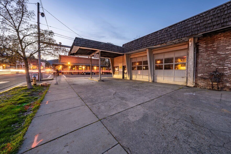 More Photos Of 205 E California St, Jacksonville General Retail For Sale