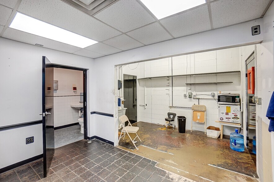 More Photos Of 1307 N Detroit St, Xenia Auto Repair For Sale