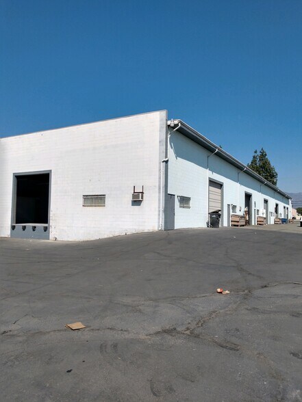 More Photos Of 1339-1341 W Brooks St, Ontario Warehouse For Lease