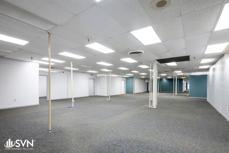 More Photos Of 1047 US Highway 127 S, Frankfort Medical For Lease