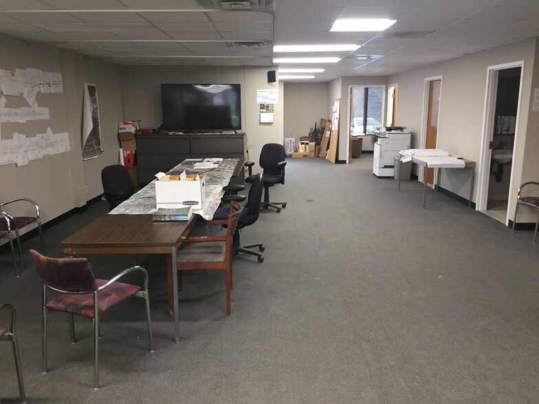 More Photos Of 1665-1695 Elk Blvd, Des Plaines Office For Lease