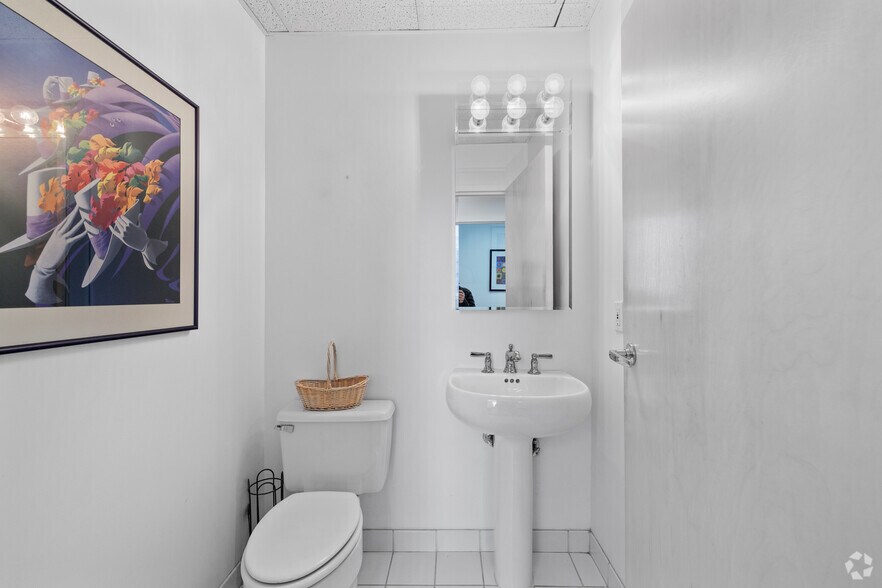 More Photos Of 8622 Lee Hwy, Fairfax Medical For Sale