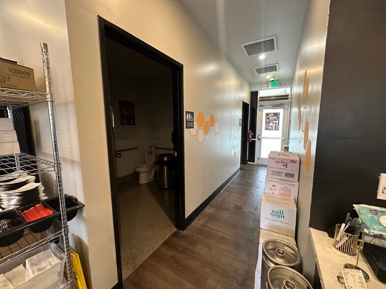 More Photos Of 8895 Towne Centre Dr, San Diego General Retail For Lease