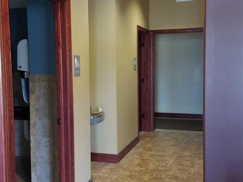More Photos Of 151 Saint Andrews Ct, Mankato Office For Lease