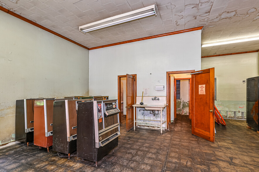 More Photos Of 242 Merchant St, Ambridge Warehouse For Sale