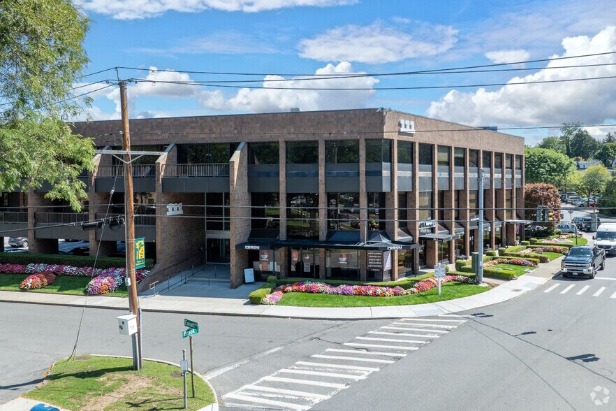 More Photos Of 111 Brook St, Scarsdale Loft Creative Space For Lease