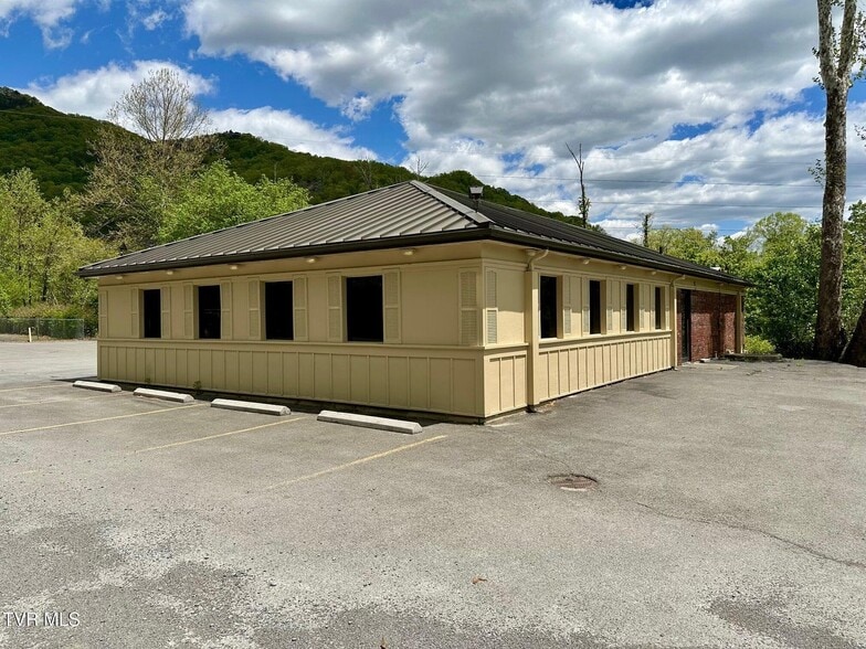 Primary Photo Of 920 E 5th St N, Big Stone Gap Restaurant For Sale