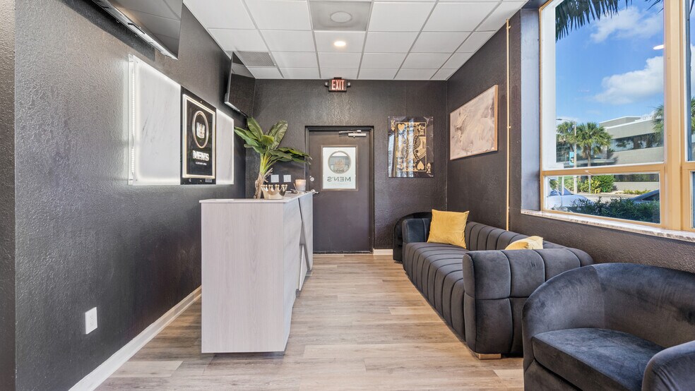 More Photos Of 1510 E Colonial Dr, Orlando Office For Lease