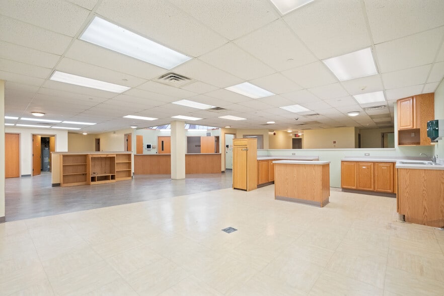 More Photos Of 1015 Michigan Ave, Logansport Flex For Sale