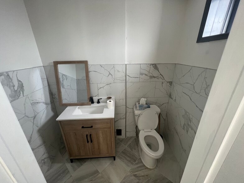 More Photos Of 600 Main St, Riverton Office For Sale