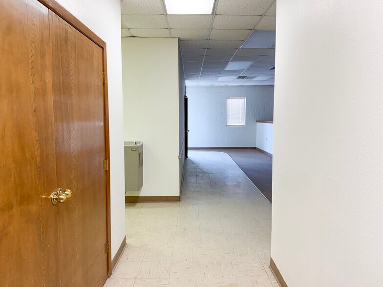 More Photos Of 1901 Carter St, Pampa Office For Sale