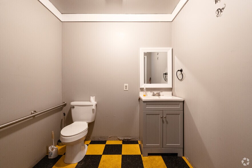 More Photos Of 1613 Ronald Dr, Raleigh Auto Dealership For Sale