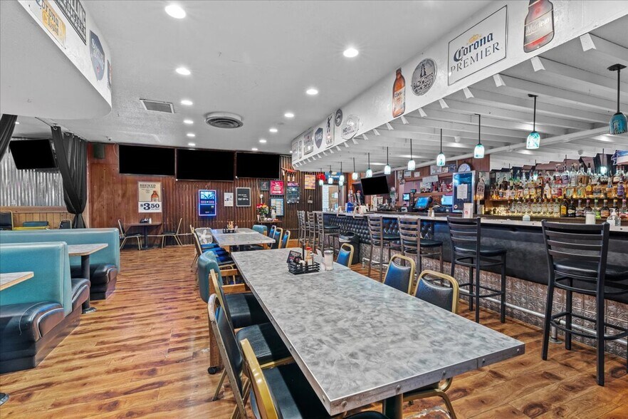 More Photos Of 535 S Columbia River Hwy, Saint Helens General Retail For Lease