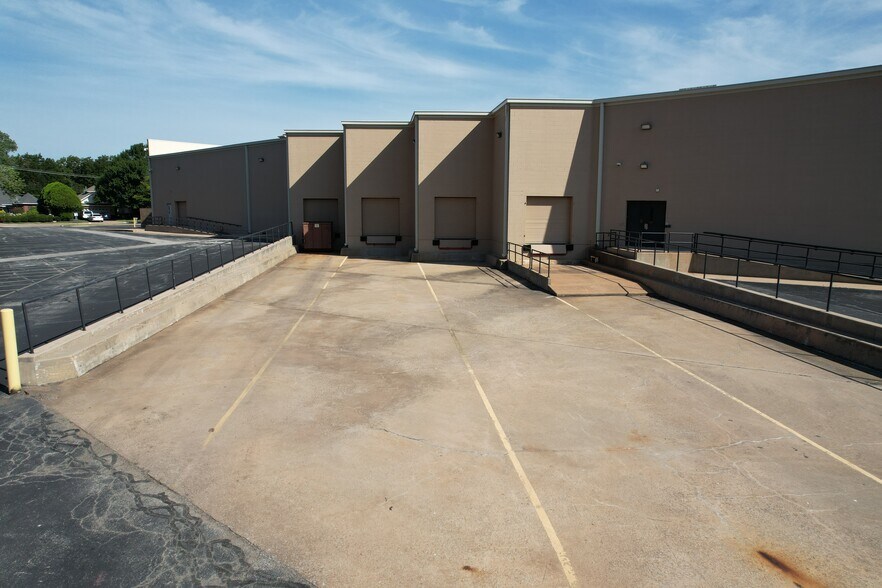 More Photos Of 2215 Southwest Pky, Wichita Falls Office For Lease
